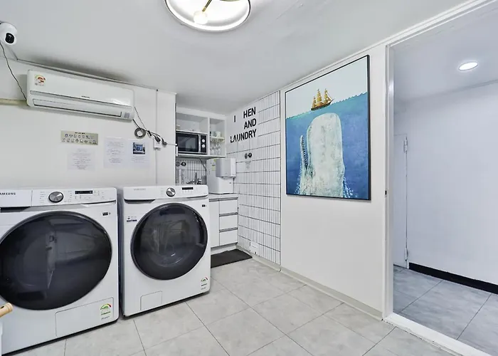 Shillim Station 3mins, Airport Bus 3mins, Gangnam, Hongik Unv' 15mins, Seongsu 40mins B&B 3*