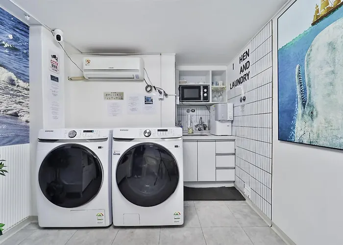B&B Shillim Station 3mins, Airport Bus 3mins, Gangnam, Hongik Unv' 15mins, Seongsu 40mins