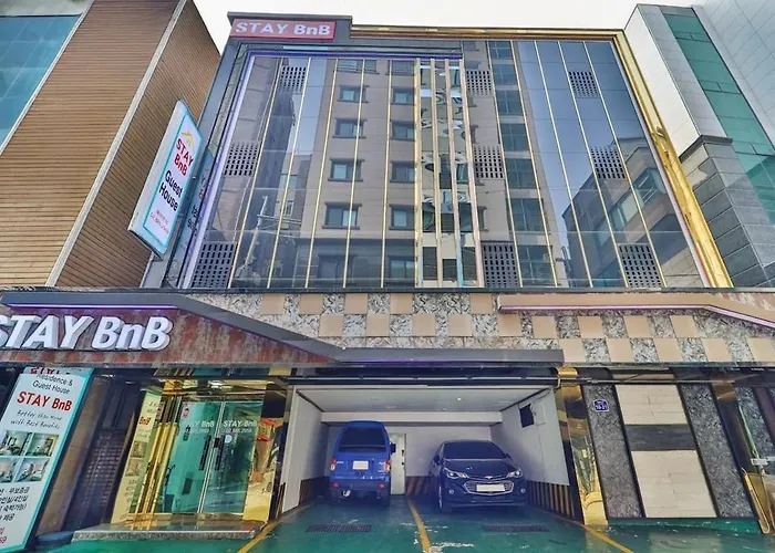 B&B Shillim Station 3mins, Airport Bus 3mins, Gangnam, Hongik Unv' 15mins, Seongsu 40mins 3*