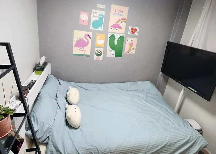 B&B Shillim Station 3mins, Airport Bus 3mins, Gangnam, Hongik Unv' 15mins, Seongsu 40mins 3*