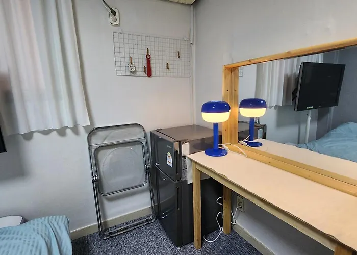 Shillim Station 3mins, Airport Bus 3mins, Gangnam, Hongik Unv' 15mins, Seongsu 40mins B&B 3*