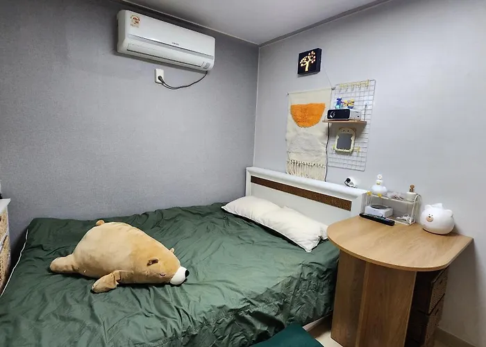 B&B Shillim Station 3mins, Airport Bus 3mins, Gangnam, Hongik Unv' 15mins, Seongsu 40mins 3*