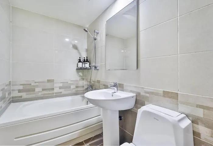 B&B Shillim Station 3mins, Airport Bus 3mins, Gangnam, Hongik Unv' 15mins, Seongsu 40mins