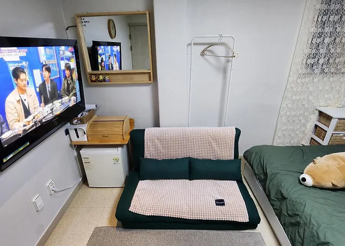 Shillim Station 3mins, Airport Bus 3mins, Gangnam, Hongik Unv' 15mins, Seongsu 40mins B&B 3*