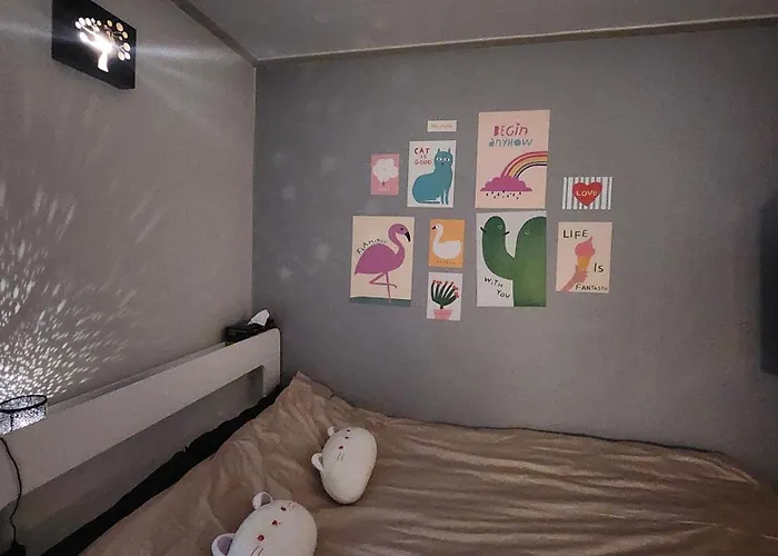 Shillim Station 3mins, Airport Bus 3mins, Gangnam, Hongik Unv' 15mins, Seongsu 40mins B&B 서울특별시