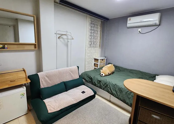 Shillim Station 3mins, Airport Bus 3mins, Gangnam, Hongik Unv' 15mins, Seongsu 40mins