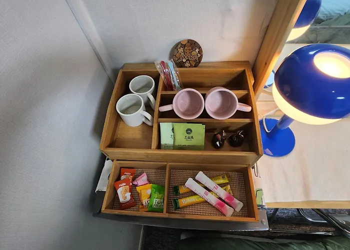 B&B Shillim Station 3mins, Airport Bus 3mins, Gangnam, Hongik Unv' 15mins, Seongsu 40mins 3*